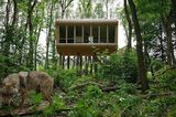 Zum Mieten: Im Baumhaus schlafen und dabei Wölfe beobachten