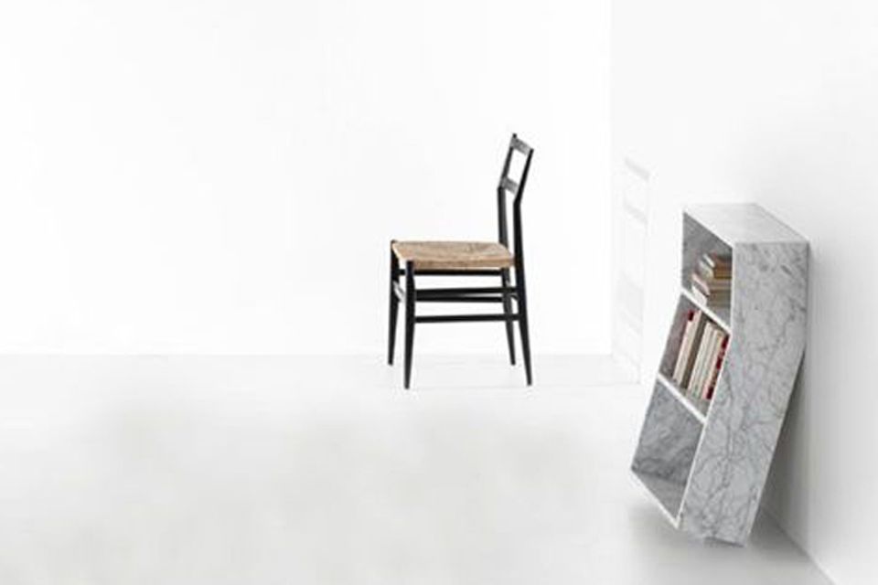 Kleines Regal "Melt" aus italienischem Carrara-Marmor