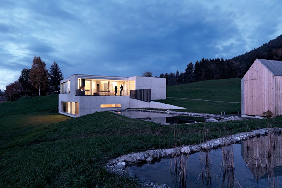 Architektenhäuser: Betonhaus am Hang