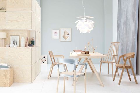 Viel Holz, Licht und elegante Formen - skandinavische Möbel sind bekannt für ihre Leichtigkeit. Und diese schlichte Eleganz ist es wohl auch, die das skandinavische Design in aller Welt bekannt machte.