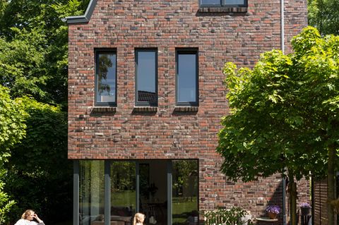 Schmales Stadthaus mit Klinkerfassade