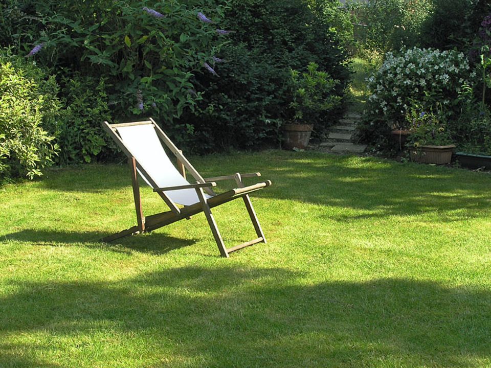 Liegestuhl aufklappen - Bild 15 - [SCHÖNER WOHNEN]