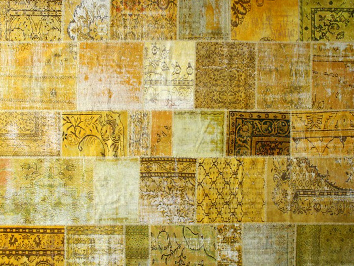 "Mix" aus alten Teppichen von Luv Interior
