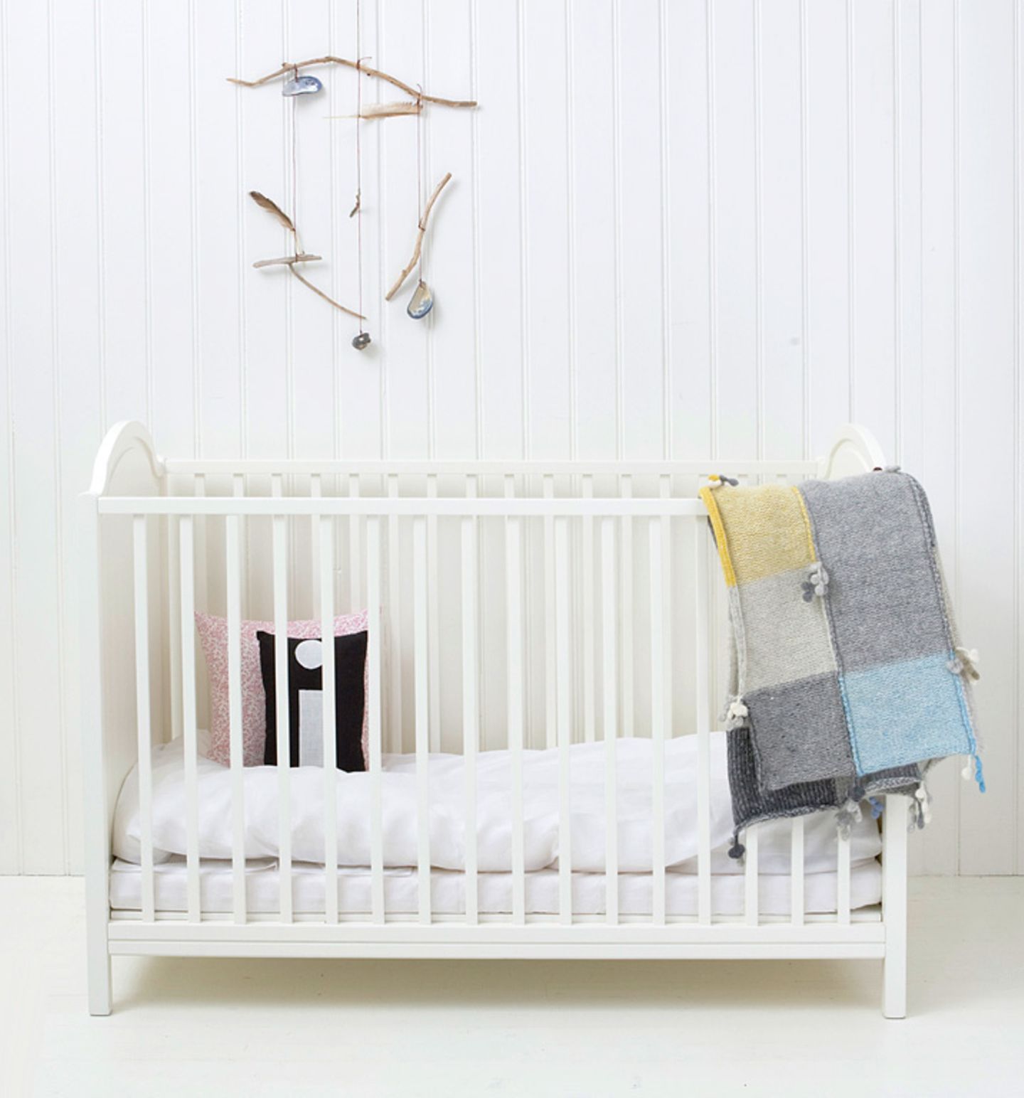 Kein Babyzimmer ohne Babybett. Dieses ist der Klassiker vom dänischen Hersteller Oliver Furniture.
