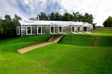 Schwebende Blech-Box: "Balancing Barn", Suffolk (England)