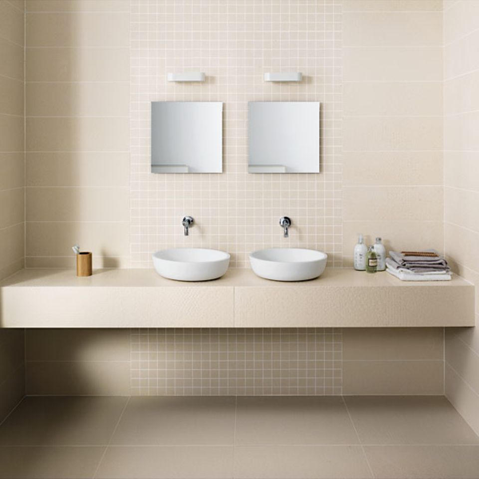 Badfliesen Streichen Wie Lang Hält Die Farbe Bodenfliesen streichen - [SCHÖNER WOHNEN]