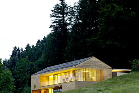 Architektenhäuser: Gemütliches Landhaus aus Weißtanne