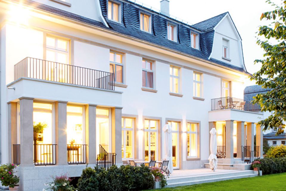 Architektenhäuser: Restauriertes Patrizierhaus mit Mansarddach