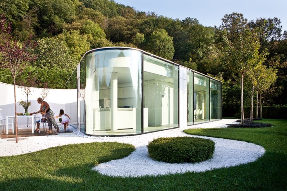 Architektenhäuser: Moderner Glaspavillon am Luganer See