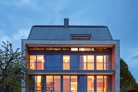 Architektenhäuser: Puristischer Neubau mit Betonkern