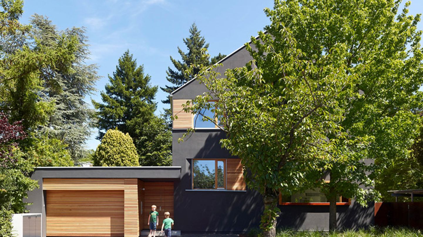 Architektenhäuser: Halbgewendelte Treppe ins Obergeschoss - Bild 3