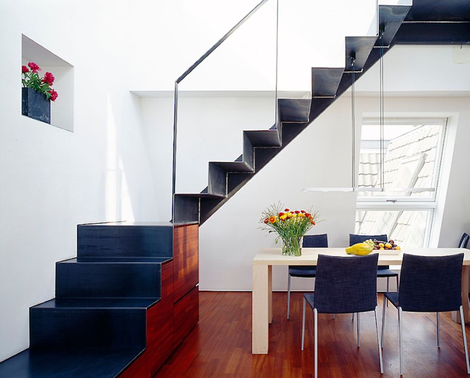 Filigrane Treppe aus Stahl - Bild 5 - [SCHÖNER WOHNEN]