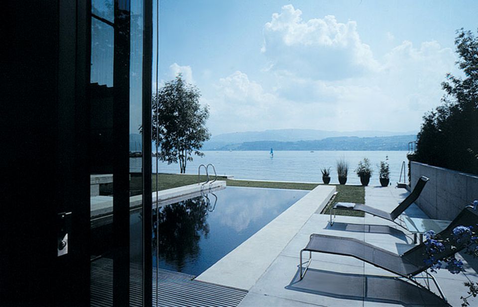 Großzügige Terrasse mit Pool - Bild 3 - [SCHÖNER WOHNEN]