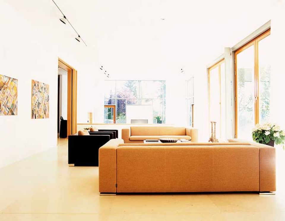 Wohnzimmer mit Schiebetüren und Panoramafenstern - Bild 5 - [SCHÖNER