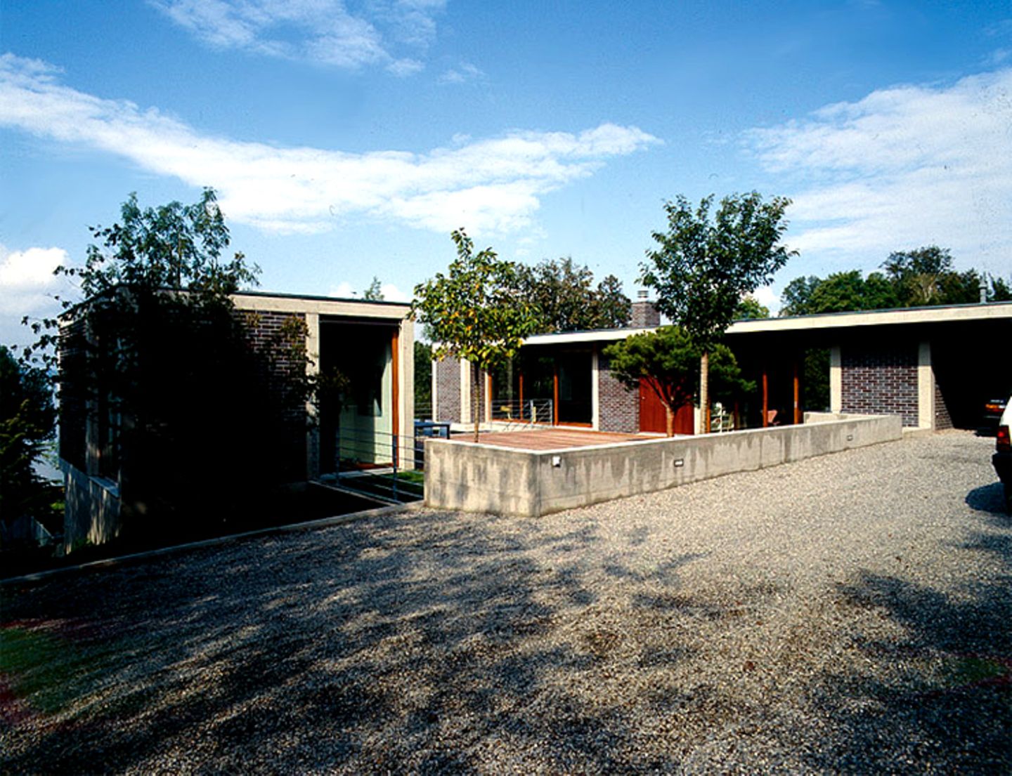 Fassade aus Beton und Backstein