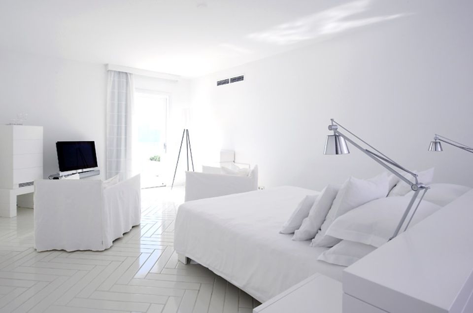 Hotel-Zimmer ganz in Weiß Hotel-Zimmer ganz in Weiß