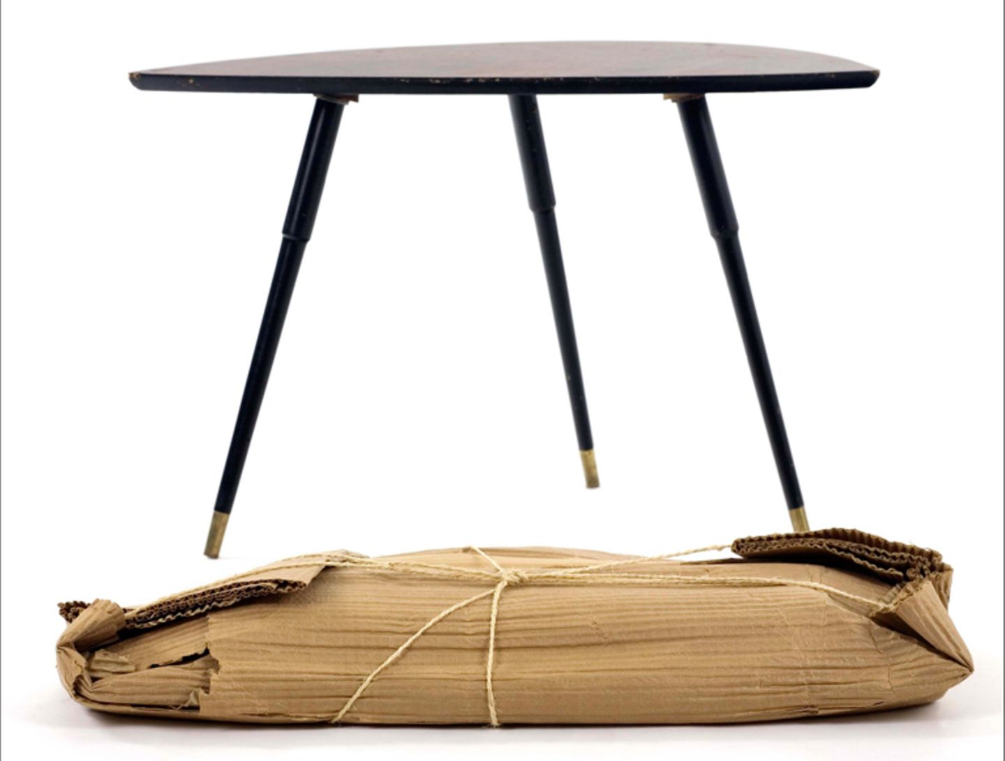 Tisch "Lövet" mit Verpackung, Werksentwurf von Ikea