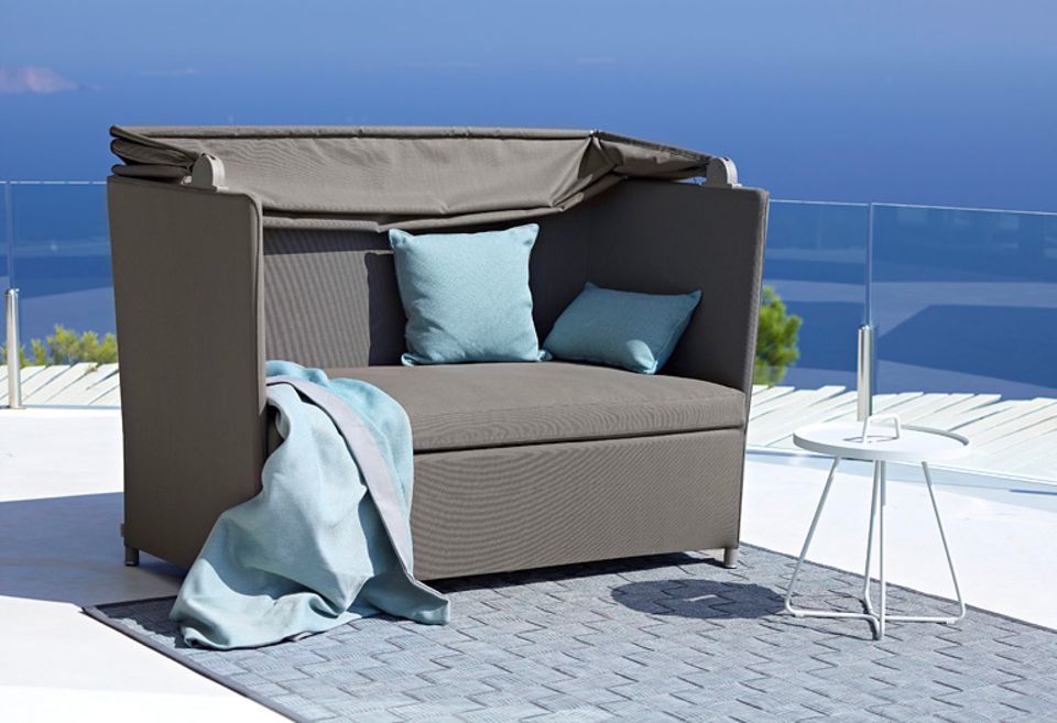 Moderner Strandkorb: Outdoor-Sofa "Hideaway" von Cane-Line