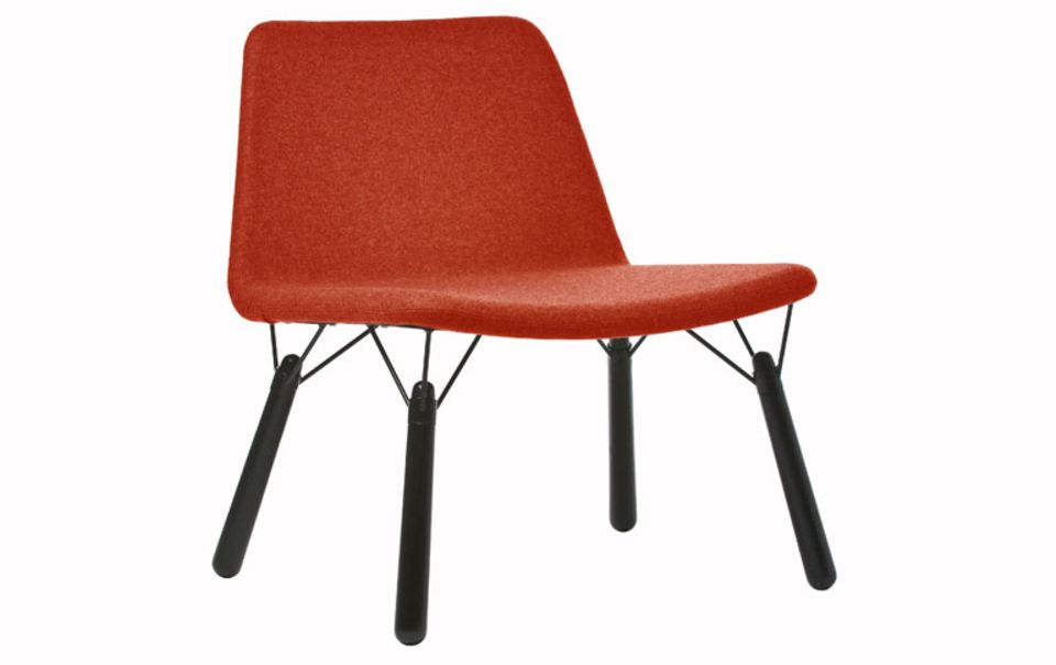 Stuhl und Tisch mit identischen Beinen