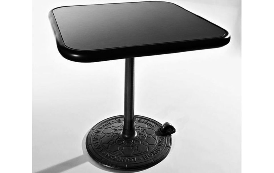 Neuer Tisch von Tom Dixon Neuer Tisch von Tom Dixon