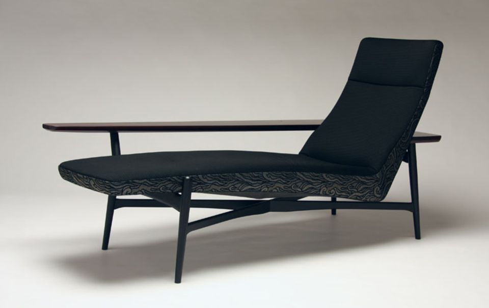 Kimono-Chaiselounge mit Beistelltisch Kimono-Chaiselounge mit Beistelltisch