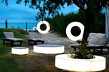 Selbstleuchtend: Leuchtmöbel "Atollo" von Modoluce