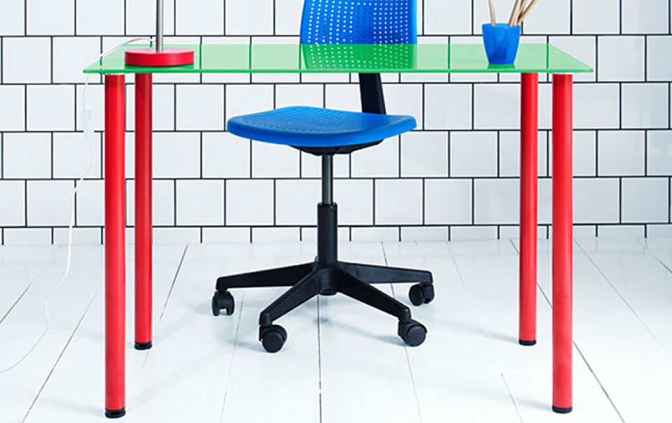 Kinderschreibtisch "Vika" bei Ikea Kinderschreibtisch "Vika" bei Ikea
