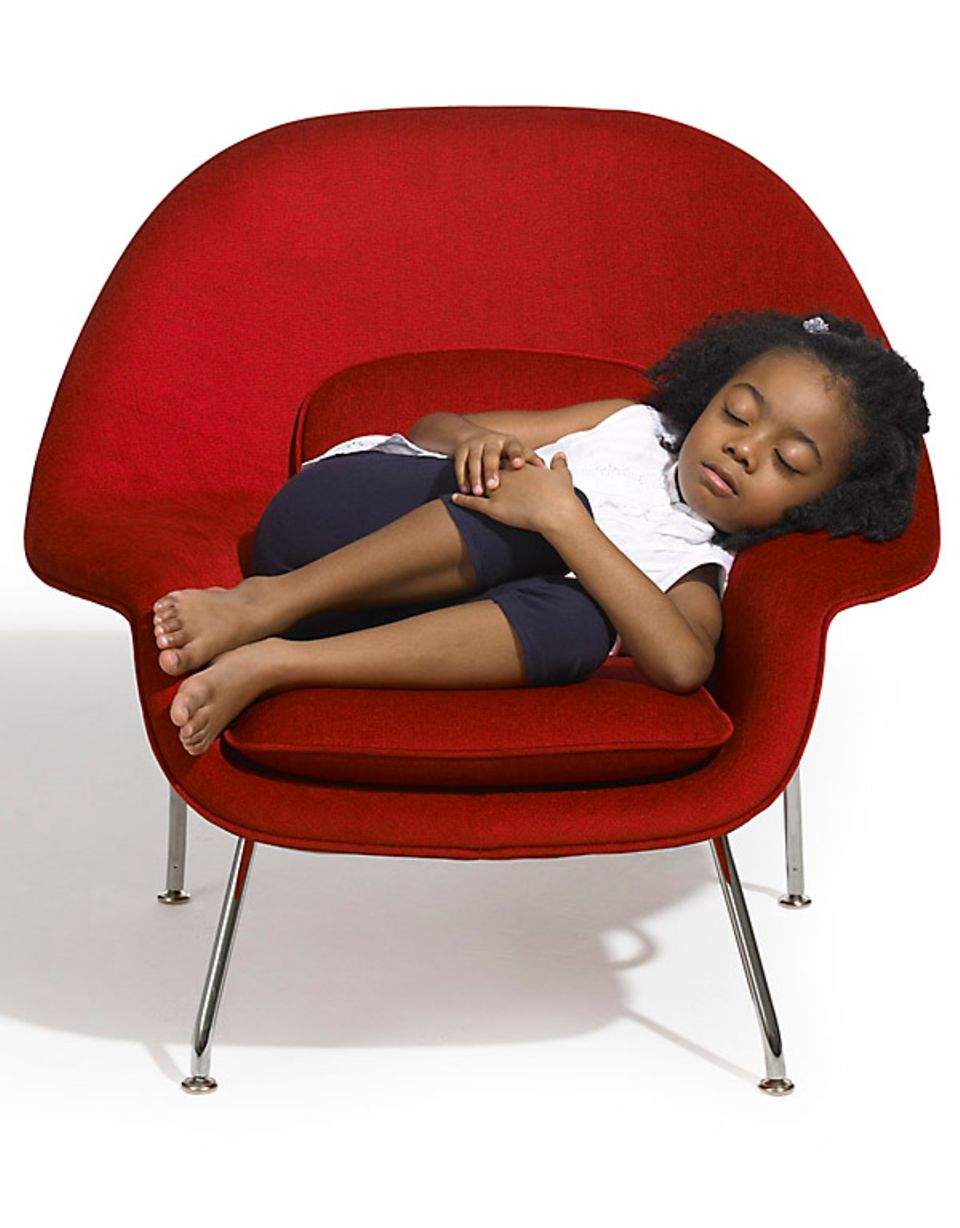 Eero Saarinens "Womb Chair" jetzt auch für Kinder