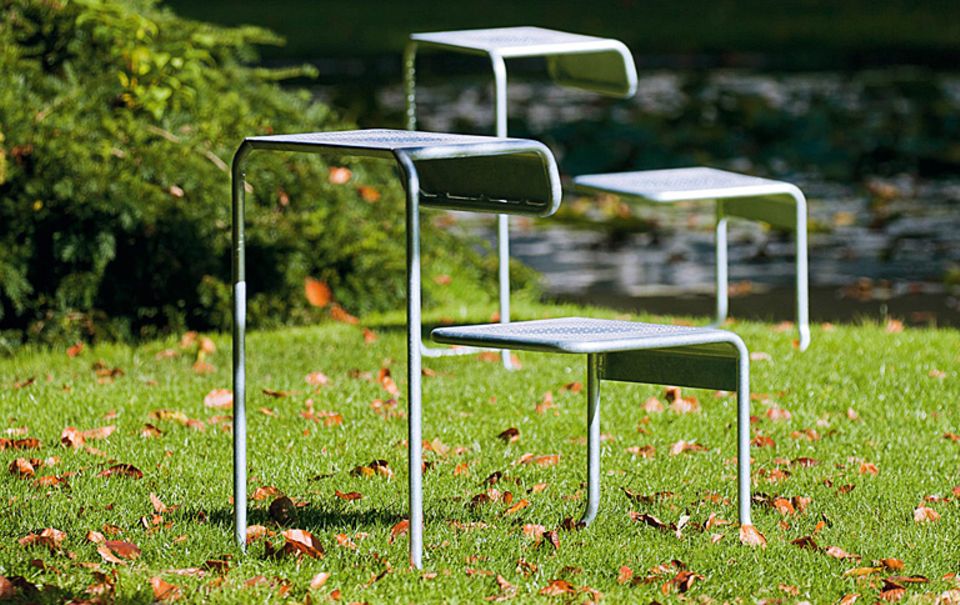 Gartenobjekt "Basilea" ist Stuhl und Tisch in einem