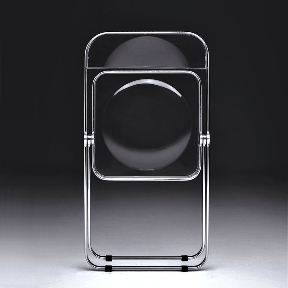 Minimalistisches Design: Klappstuhl "Plia" von Castelli.