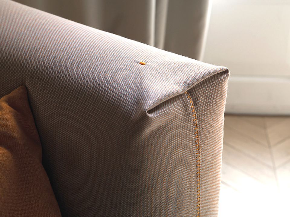 Sofa "Fold" mit feinen Details