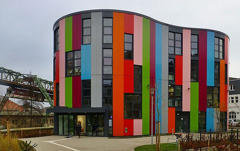 Farbenfroher Neubau der Wuppertaler Junior Uni