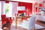 Leuchtendes Rot im Esszimmer