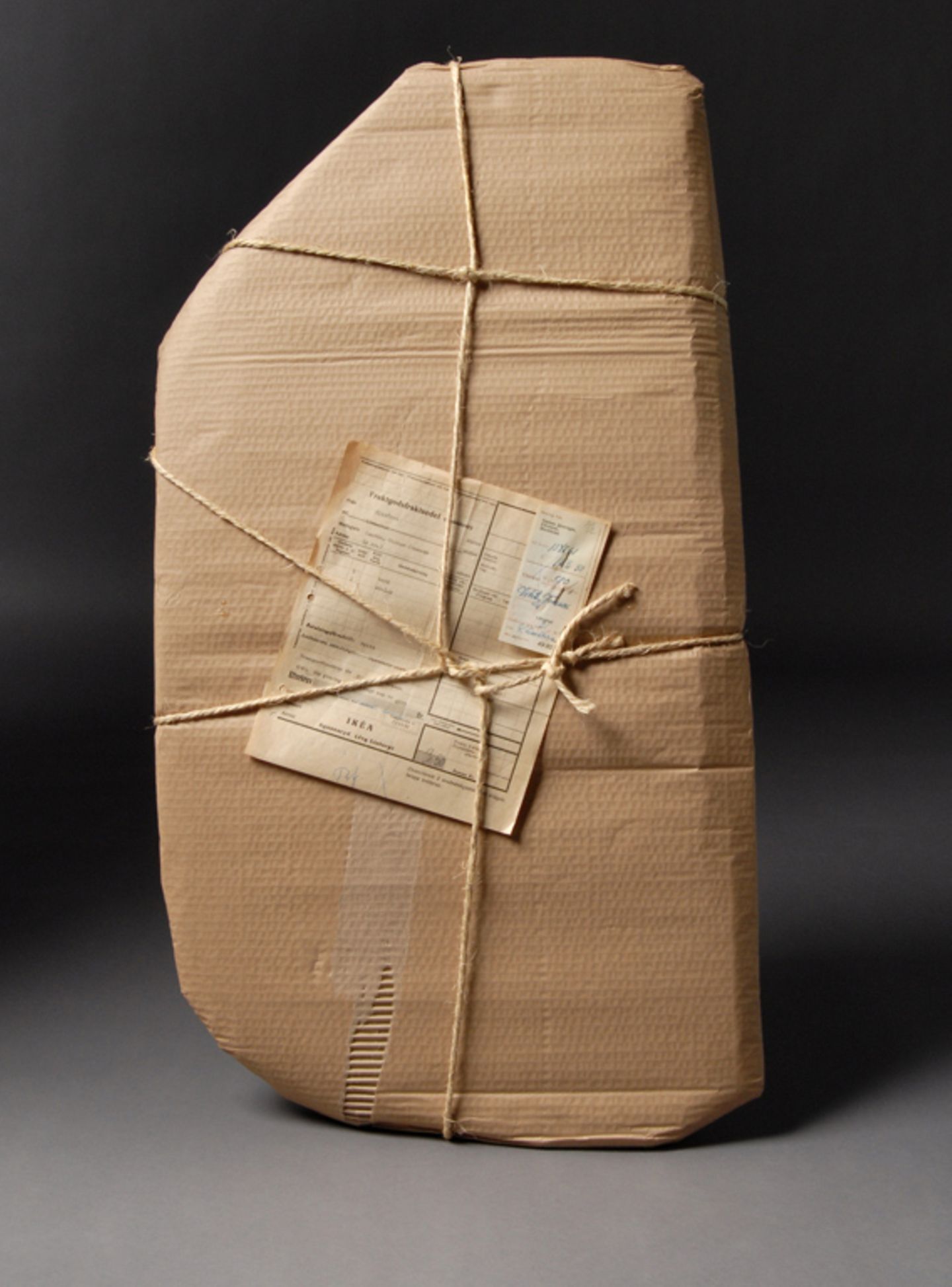 Ikea-Tisch "Lövet" verpackt