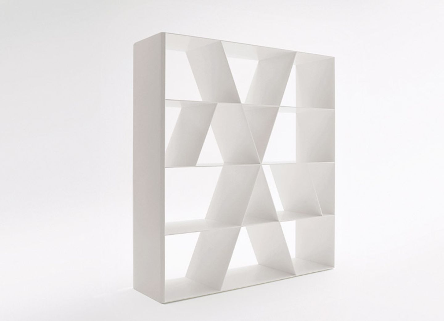 Regal "Shelf X" von B & B Italia, Design: Naoto Fukasawa