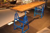 Tisch "Lackaffe" von Atelier Haussmann