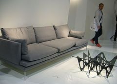 Fotostrecke: Sofa "William" von Damian Williamson und Couchtisch