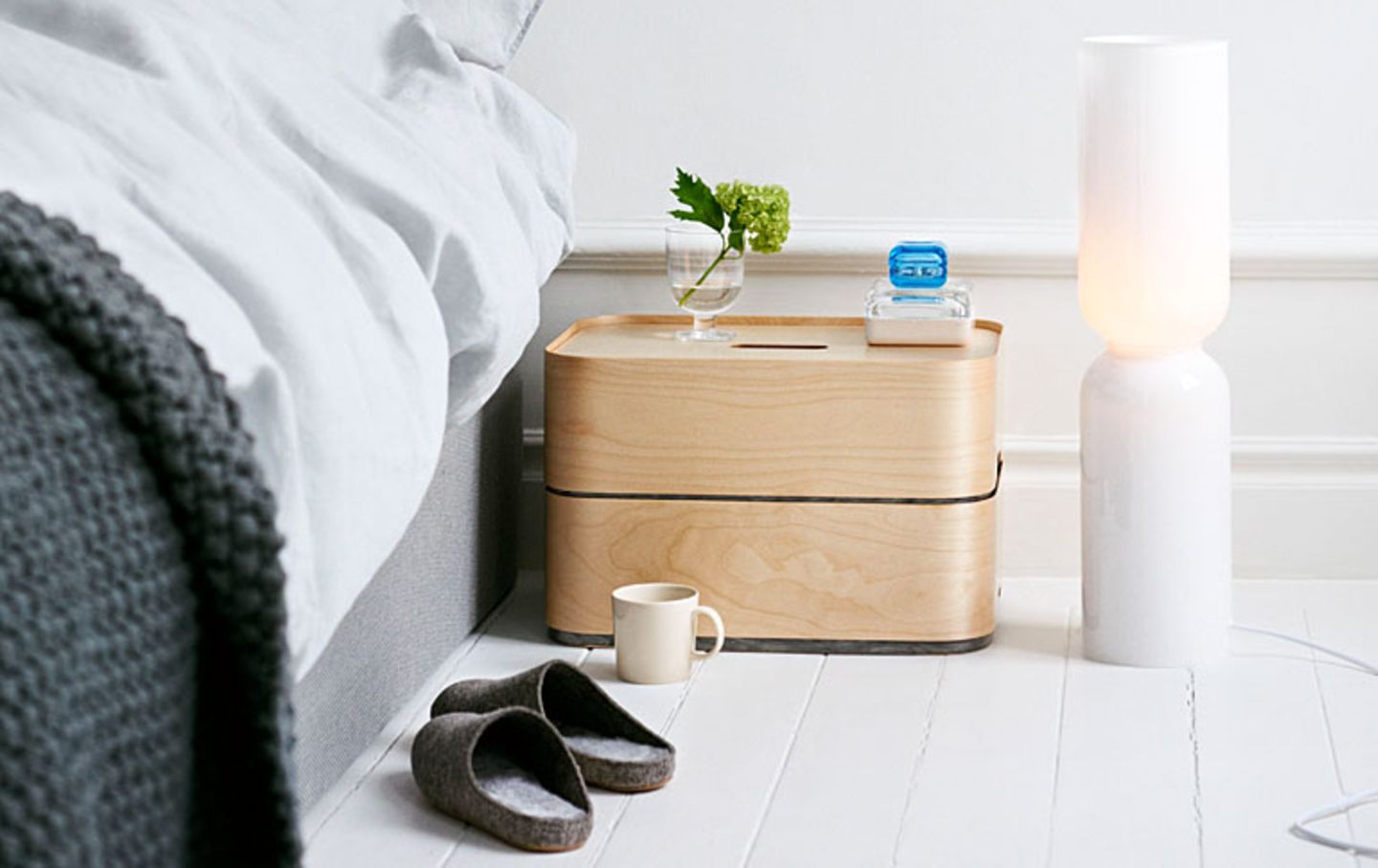 Holzcontainer als Nachttisch: 