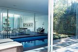 Lichthof mit Pool