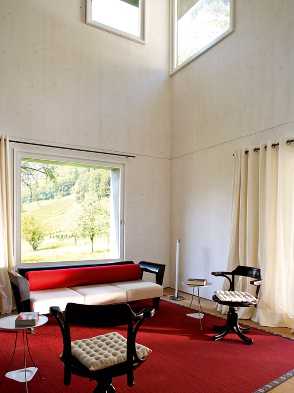 Architektenhäuser: Luftraum dank hoher Decke - Bild 6 - [SCHÖNER WOHNEN]