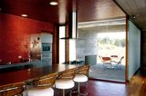 Küchenwände mit rotem Glasmosaik