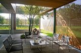 Geschützte Terrasse mit Eichenboden