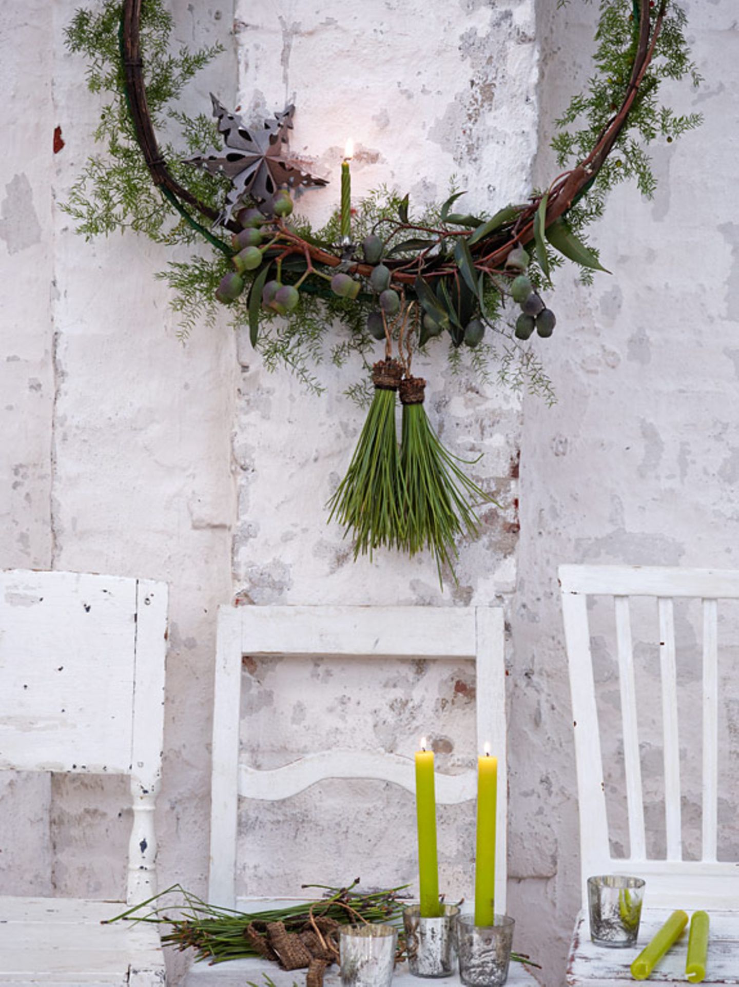 Grüner Adventskranz mit Quasten