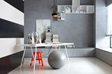 Fliesen und coole Beton-Optik fürs Arbeitszimmer