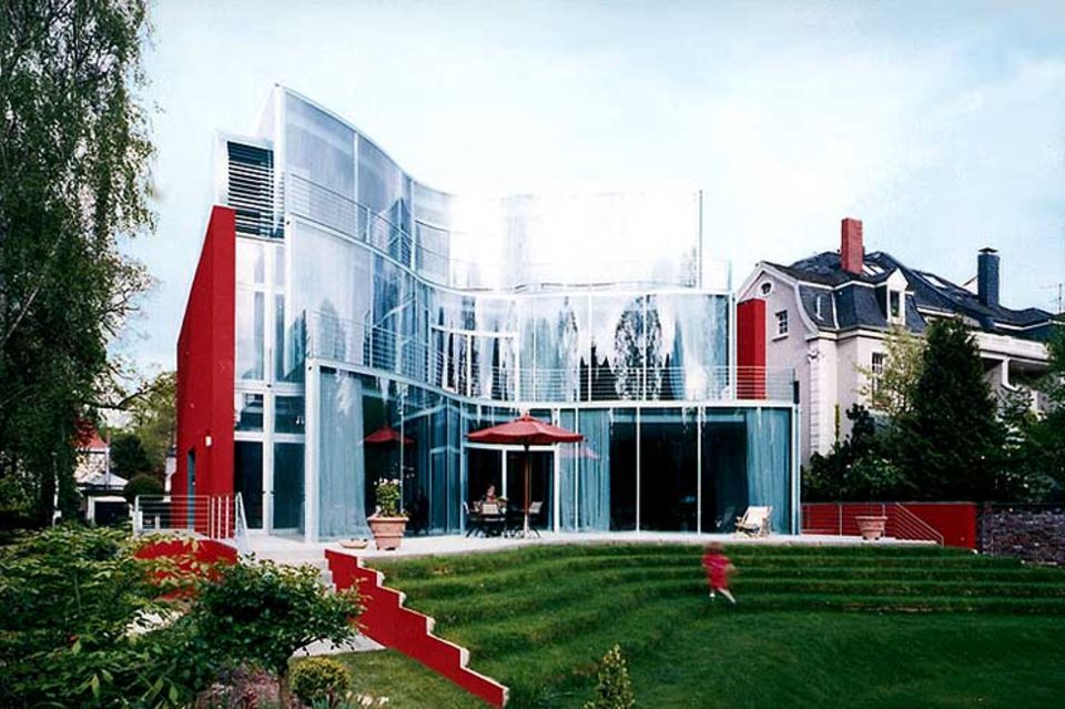 Schwungvolle Villa aus Glas