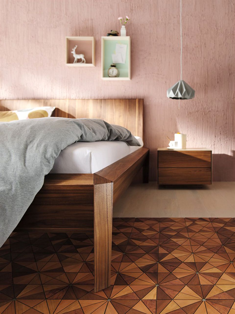 Schlafzimmer mit Möbeln aus Naturholz - [SCHÖNER WOHNEN]