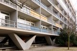 Auf Stelzen: Oscar-Niemeyer-Haus im Hansaviertel, Berlin