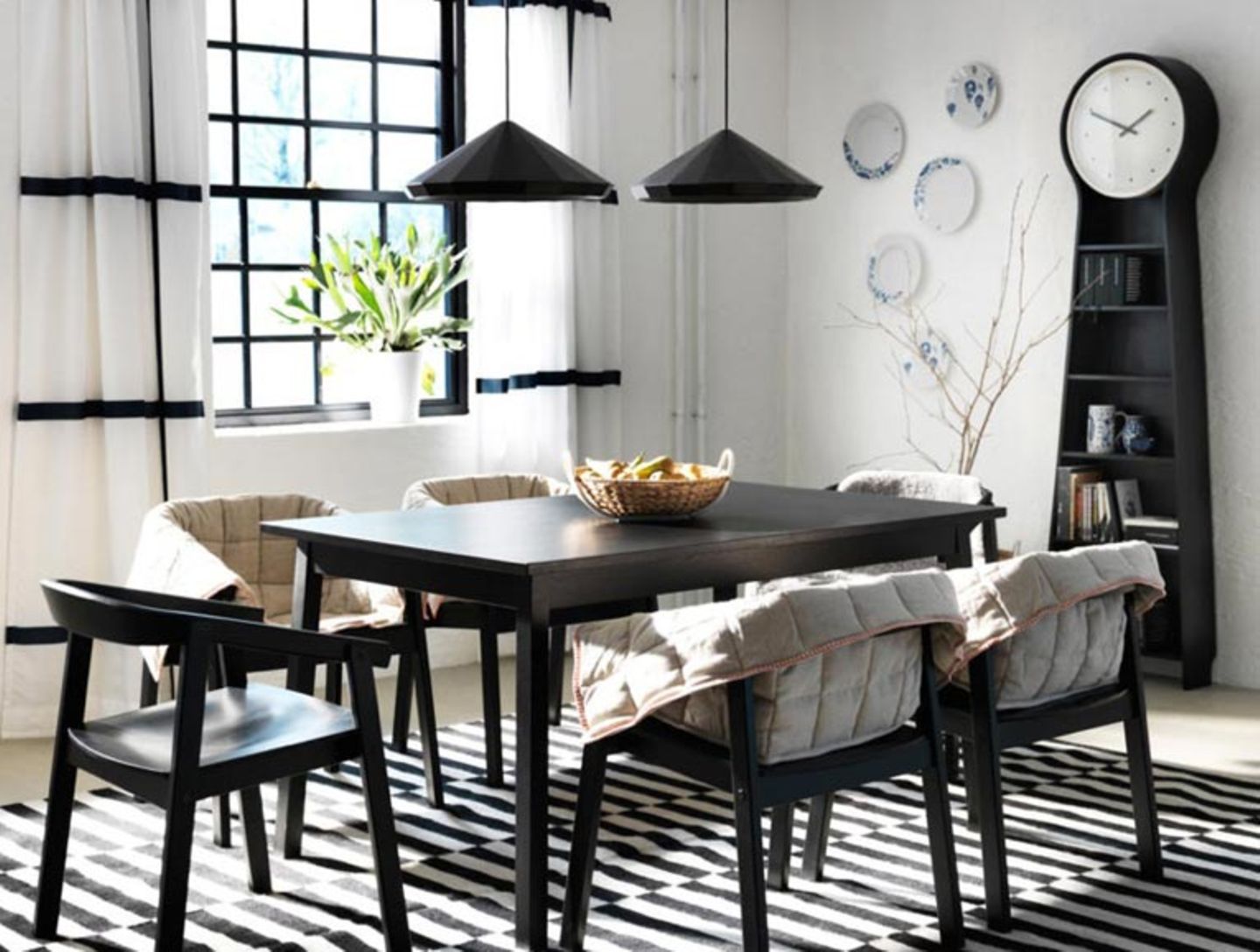 Wohnen mit Kontrasten: Klare Schwarz-Weiß-Kontraste im Esszimmer - Bild 8