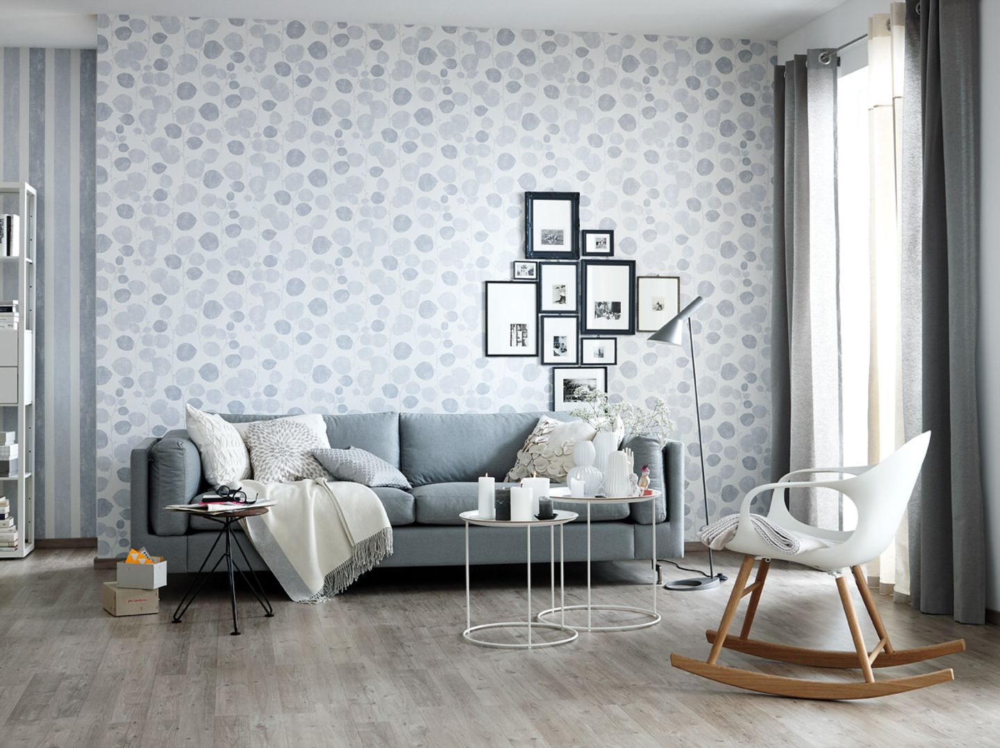 ein wohnzimmer in klassichem grau-weiß gestalten - bild 5