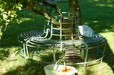 Eine Gartenbank für Romantiker